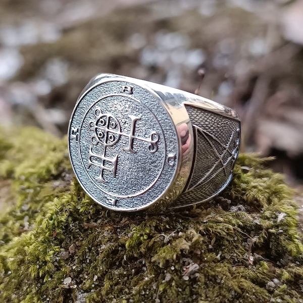 Witchcraft Ring - Etsy