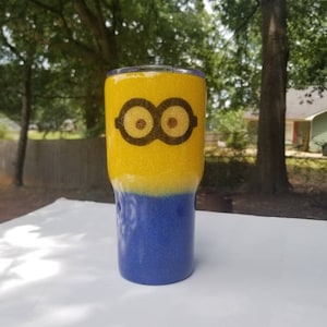 Vaso brillante inspirado en Minion personalizado