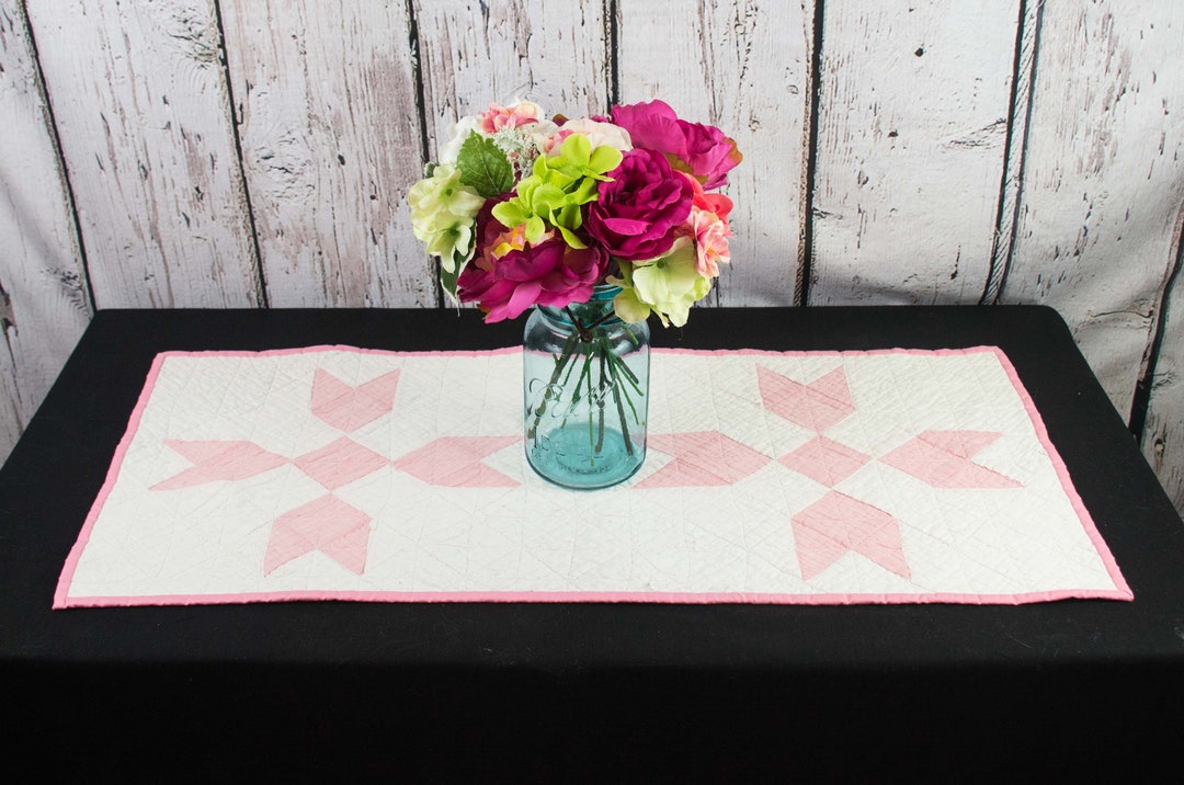 Antique Quilt Table Runner Pink and White 30 X Etsy