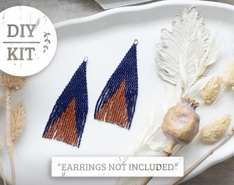 Pode incluir: Kit de bricolage para fazer brincos de contas. O kit inclui contas azuis e marrons, os brincos não estão incluídos.  *EARRINGS NOT INCLUDED*