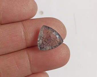 Facettierter Trillion schwarzer Rutilquarz Edelstein, 6.40 Cts