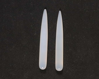 Gotas de calcedonia blanca, briolettes lisas en forma de lágrima.