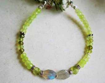 Peridot (A), Labradorite (A) gemstones, 925 Sterling silver beads, clamshell, chain, white gold plated clasp