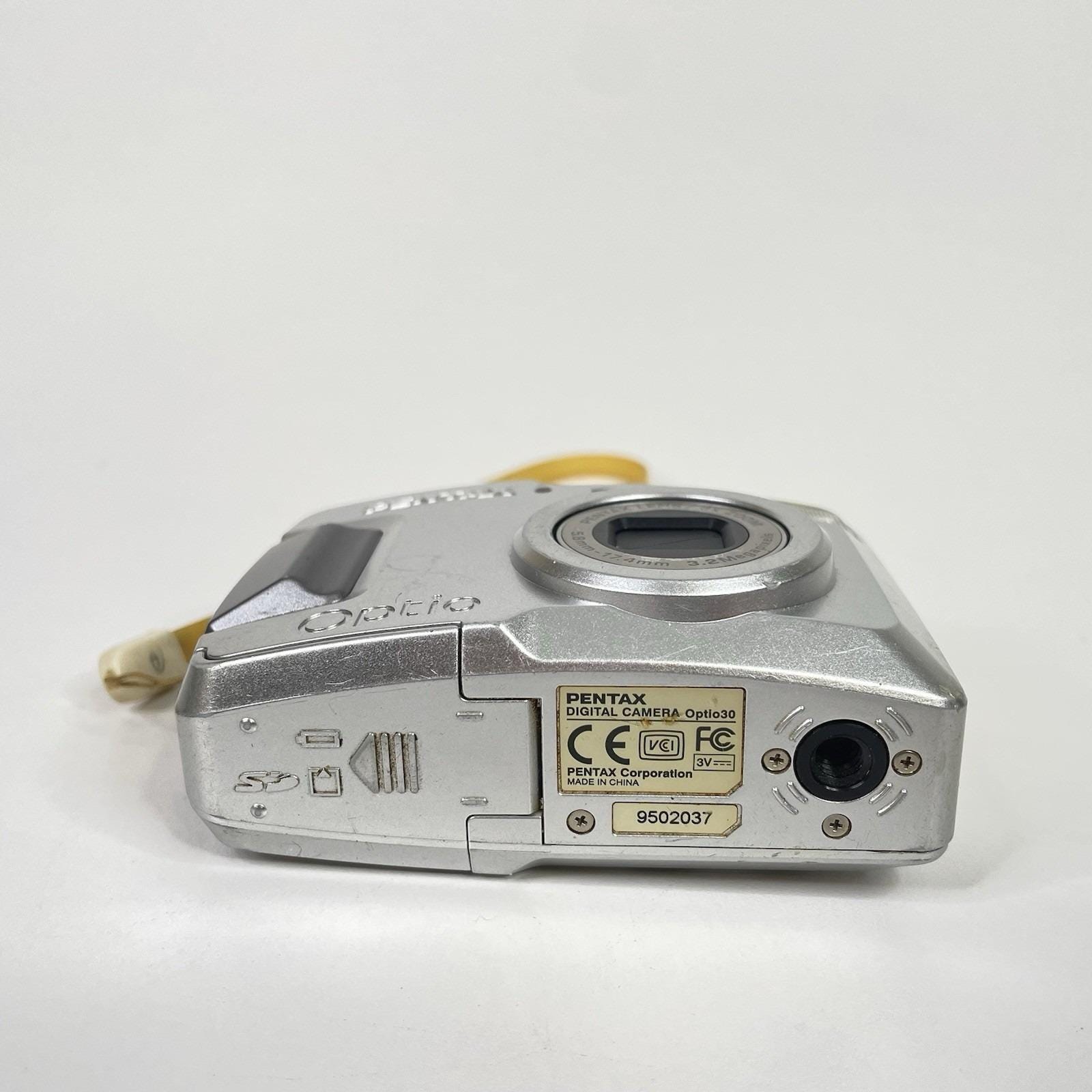 Pentax Optio 30 3.2MP Digital Camera Silver Digicam - Tested