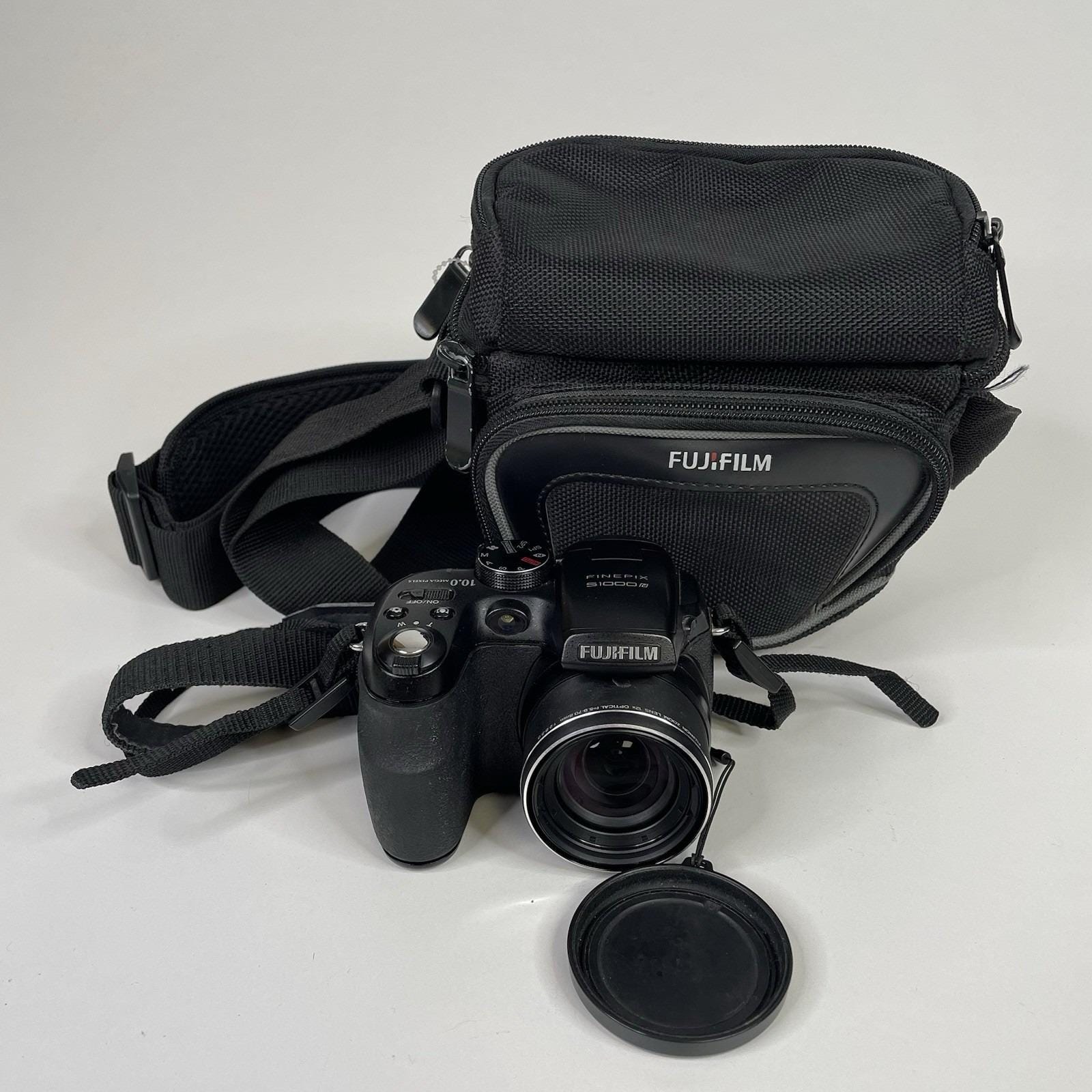 Fujifilm Finepix S1000fd Digital Camera 10MP 12X Zoom Bundle