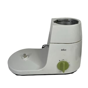 Peut inclure: Base d'appareil de cuisine Braun blanc avec une plateforme arrondie et un dessus cylindrique. Il comporte un cadran vert avec "off" et d'autres réglages, et le logo Braun est visible. Une petite goupille métallique est sur la plateforme.