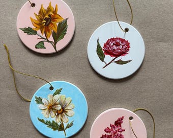 Adorno floral pintado a mano / Arte floral de cerámica único, decoración botánica