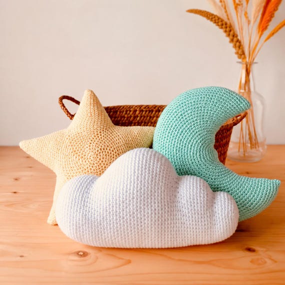Cuscino Crochet in Cotone Biologico per Neonati – Luna Nuvola Stella Decorazione Cameretta Bambino – Regalo Nascita Artigianale