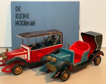 Conjunto de 2 diferentes coches Oldtimer hechos a mano de madera Vintage 1960s