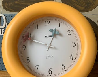 アレッシ Alessi 壁掛け時計 イエロー デザイン：マイケル・グレイブス