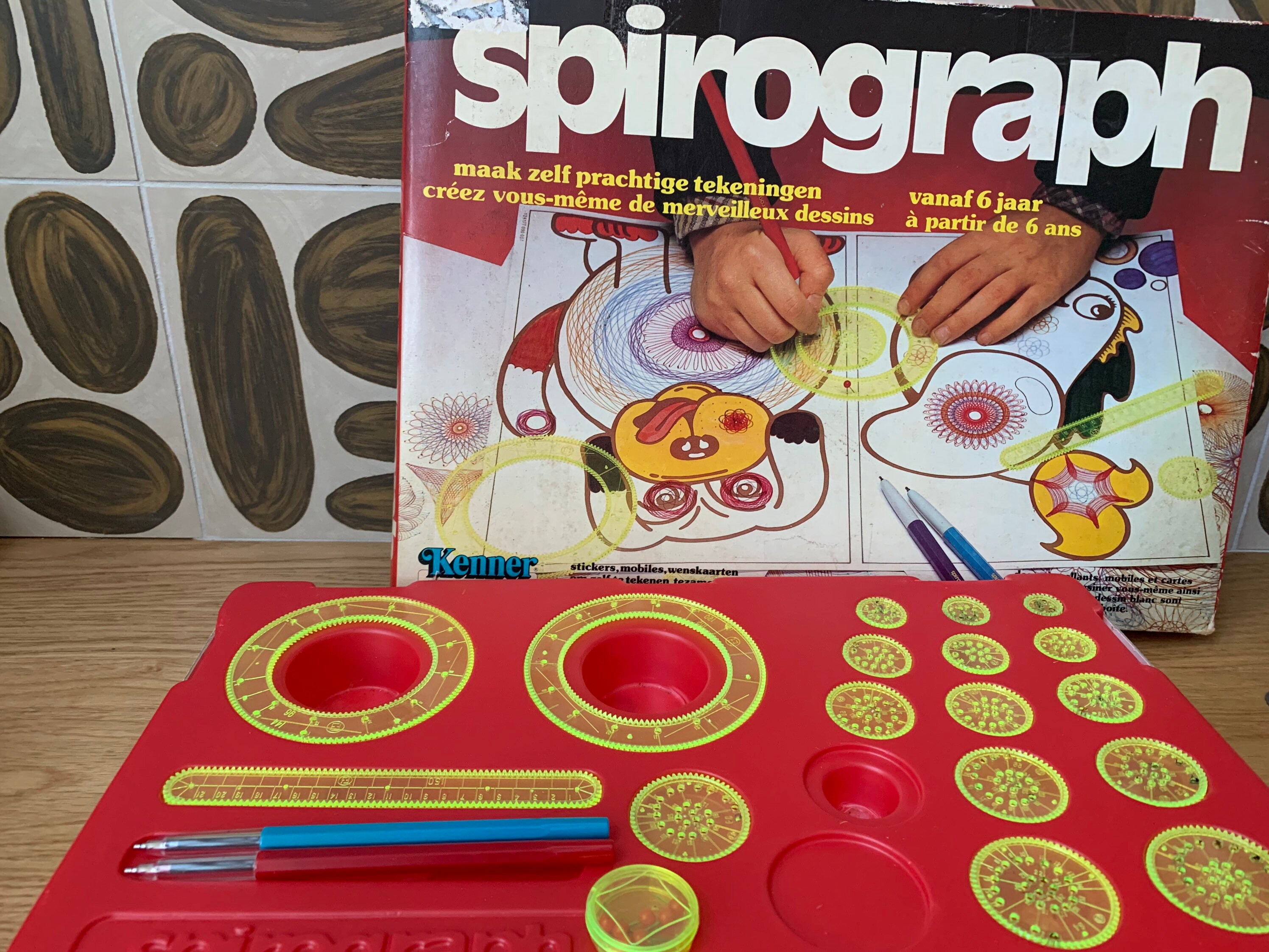 Spirographe (mode d'emploi 1967)  Spirograph, Spirograph art, Spirograph  design