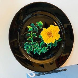 Arcoroc France zwart glas 32CM bord - handbeschilderd - chrysant
