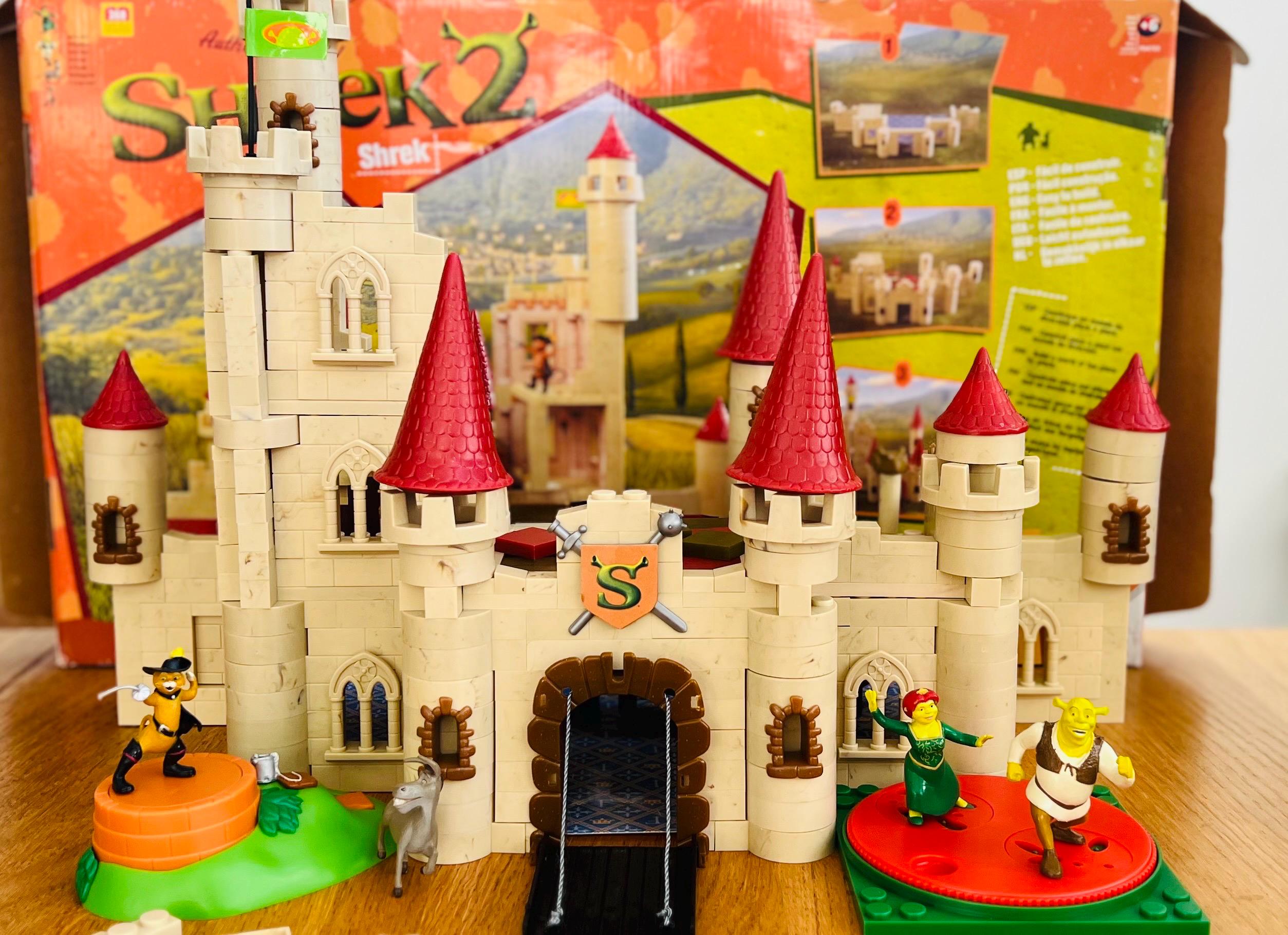 Shrek 2 Far Far Away Castle Deluxe Micro Play Set & Swamp