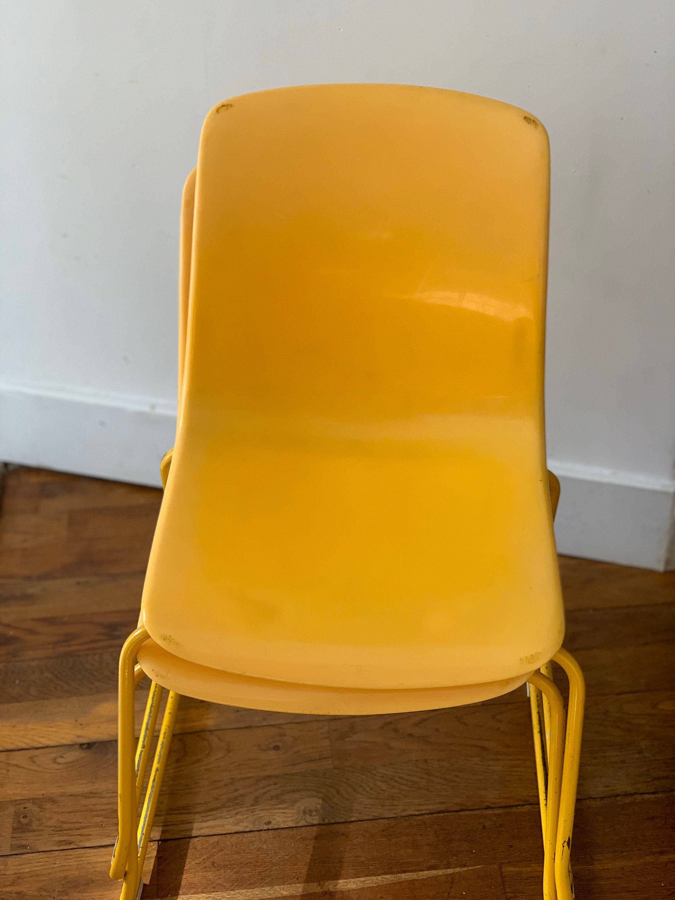 1970年代の素敵な黄色のフランス製グロスフィレックス子供用椅子2脚