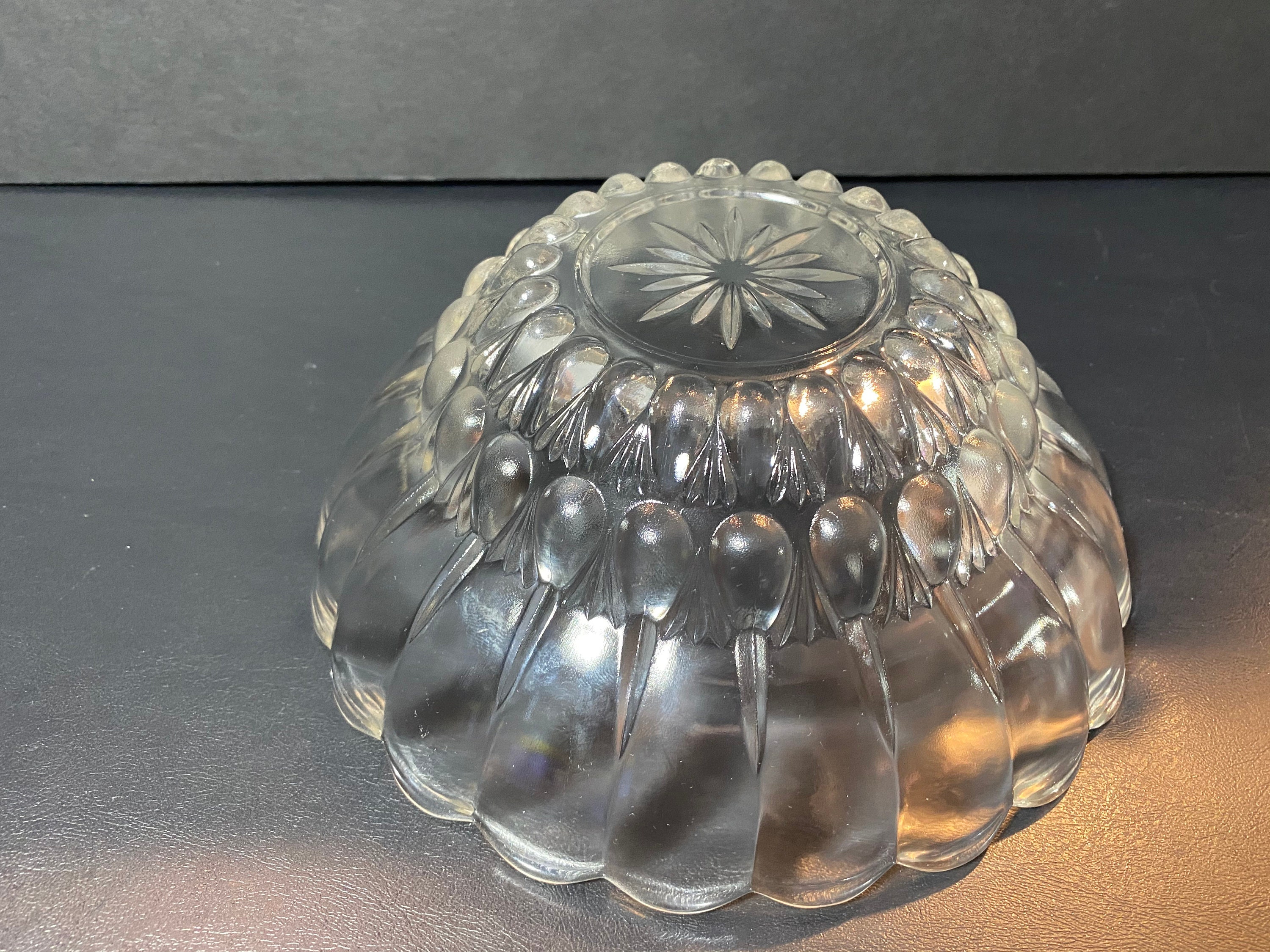 Clear Glass Serving Bowl with Scalloped Edge and Star Bottom Etsy.de