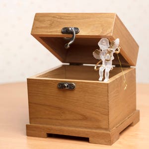 Foursquare oak box
