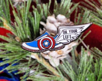 Pin de fantasía de América del héroe corredor a tu izquierda