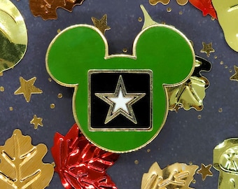 Pin de fantasía del ejército de ratones militares