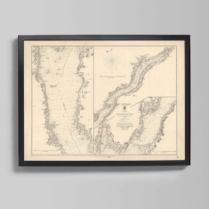 Könnte beinhalten: Eine gerahmte Vintage-Karte von Loch Fyne, Schottland, in einem schwarzen Rahmen. Die Karte zeigt detaillierte Küstenlinien, Tiefenmessungen und den Namen "Loch Fyne". Gedruckt auf gealtertem Papier, wirkt sie klassisch.