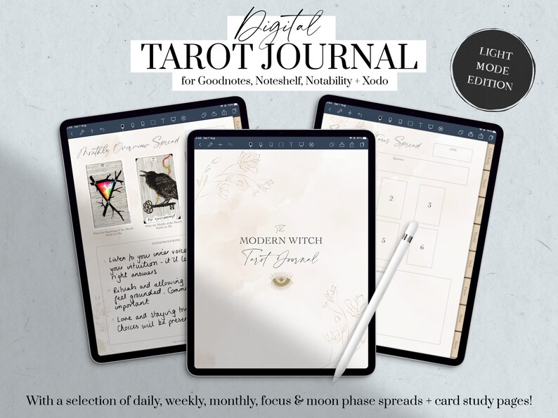 Może przedstawiać: Cyfrowy dziennik tarota dla Goodnotes, Noteshelf, Notability i Xodo. Dziennik zawiera wersję w trybie jasnym z wyborem rozkład&oacute;w dziennych, tygodniowych, miesięcznych, skupienia i faz księżyca, a także strony do nauki kart.