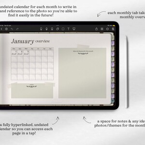 Puede incluir: Una aplicaci&oacute;n de calendario digital en la pantalla de una tableta, que muestra una vista general mensual para enero. El calendario no est&aacute; fechado e incluye un espacio para notas e ideas para fotos o temas para el mes. La aplicaci&oacute;n est&aacute; completamente hipervinculada, lo que permite a los usuarios acceder a cada p&aacute;gina con un toque.