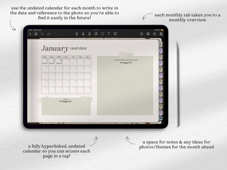 Puede incluir: Una aplicaci&oacute;n de calendario digital en la pantalla de una tableta, que muestra una vista general mensual para enero. El calendario no est&aacute; fechado e incluye un espacio para notas e ideas para fotos o temas para el mes. La aplicaci&oacute;n est&aacute; completamente hipervinculada, lo que permite a los usuarios acceder a cada p&aacute;gina con un toque.