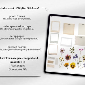 Puede incluir: Una pantalla de tableta digital que muestra un conjunto de pegatinas digitales para usar en una agenda digital. Las pegatinas incluyen marcos de fotos, cinta adhesiva, papel de desecho y flores prensadas. El texto "includes a set of Digital Stickers!" es visible en la parte superior de la pantalla. Las pegatinas est&aacute;n precortadas y disponibles en im&aacute;genes PNG para Goodnotes File.