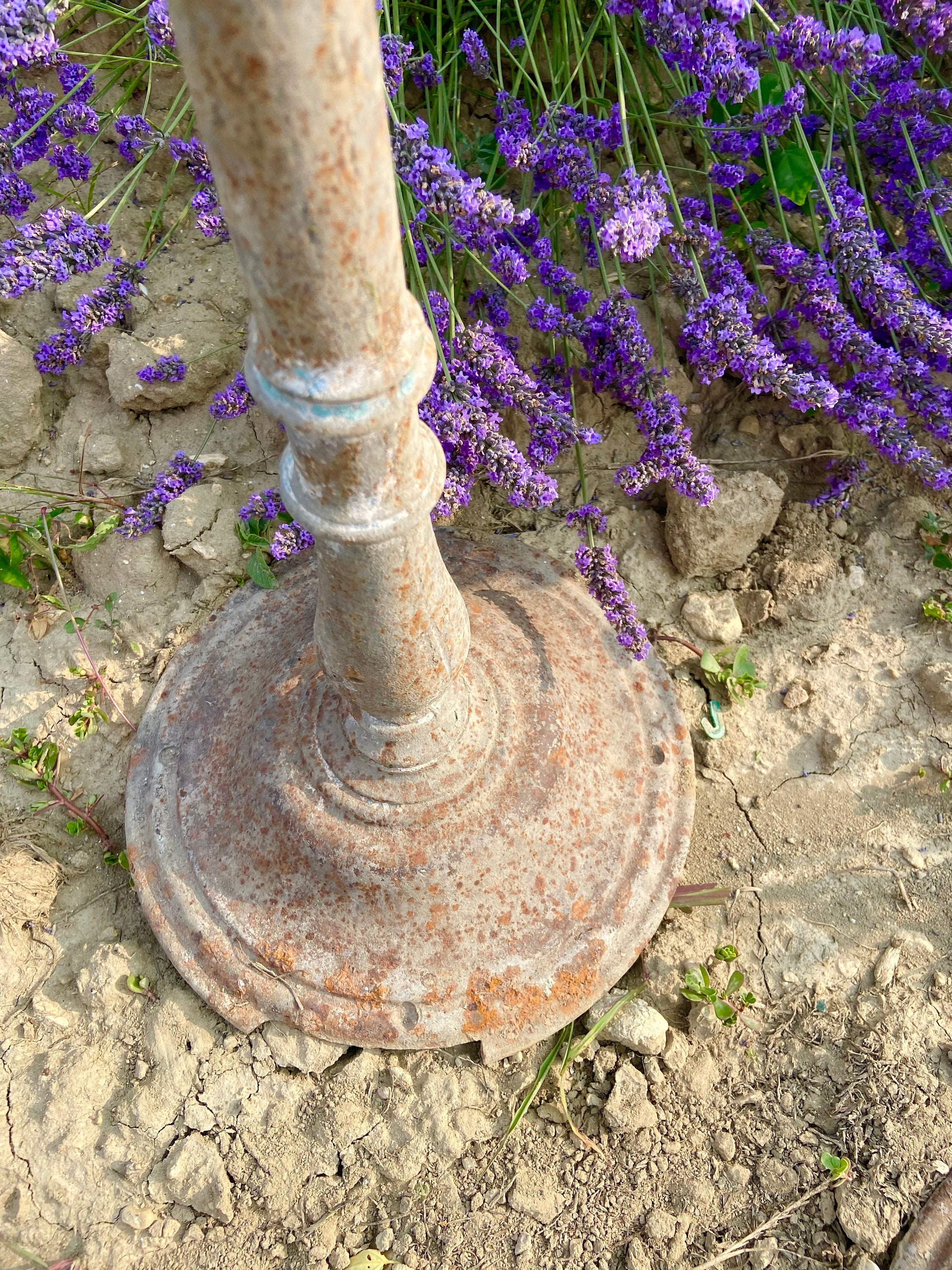 アンティーク鋳鉄製ビストロテーブル脚：1800年代のリノベーション作品