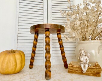 Tabouret torsadé en orge, tabouret de traite à 3 pieds, tabouret demi-lune en bois tourné vintage Français, tabouret de traite trépied de ferme fait main antique