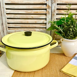 French yellow enameled saucepan, Large size vintage lidded marmite, retro 1970's enamelware cooking casserole with a black Bakelite lid knob