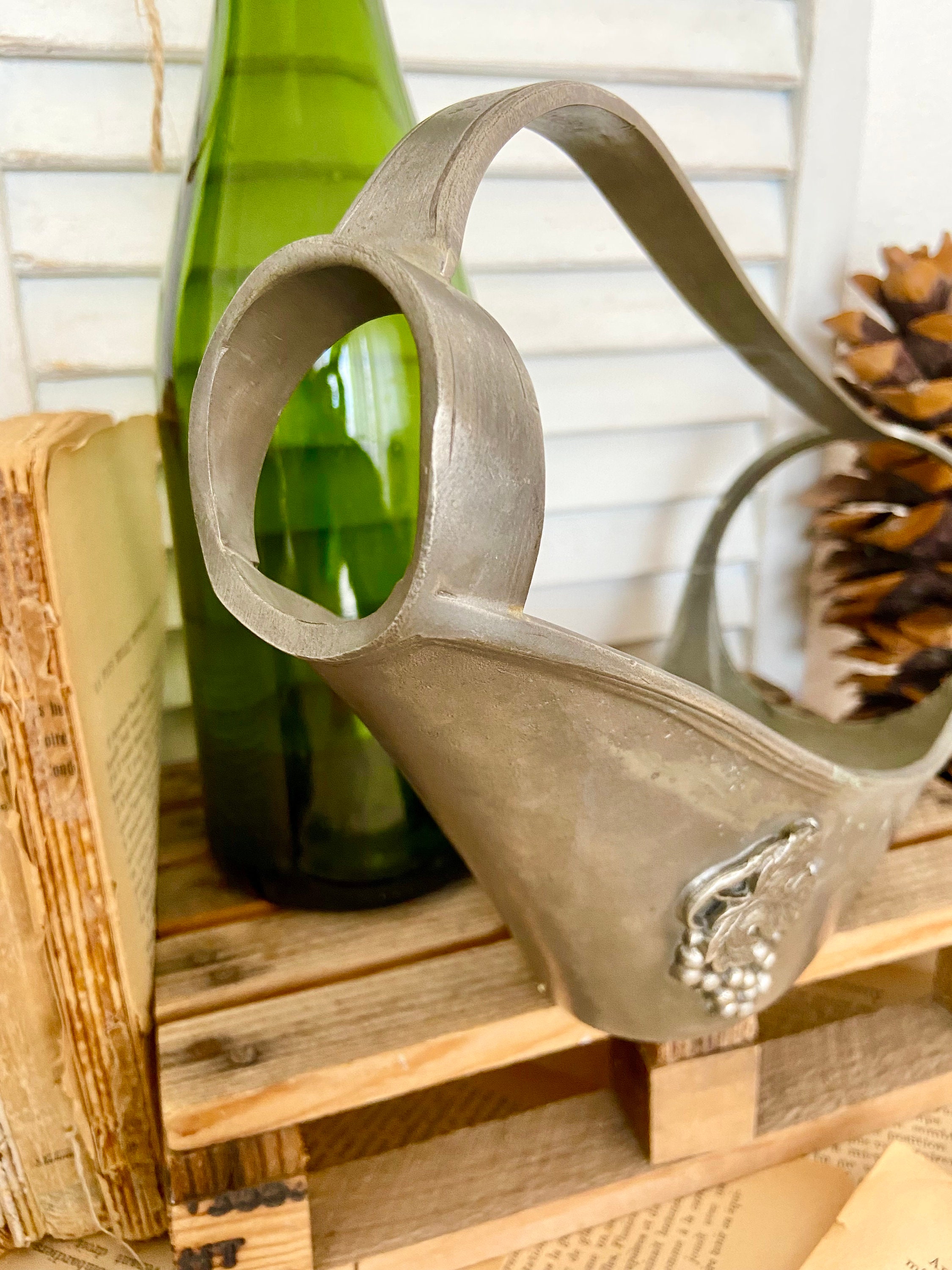 Service à vin en étain commémoratif (19 pièces) (D'occasion) à Châtel
