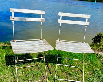 SET of 2 French vintage patio chairs, white wood slat folding garden seats, display props, farmhouse bistro garden chairs, shabby chic décor