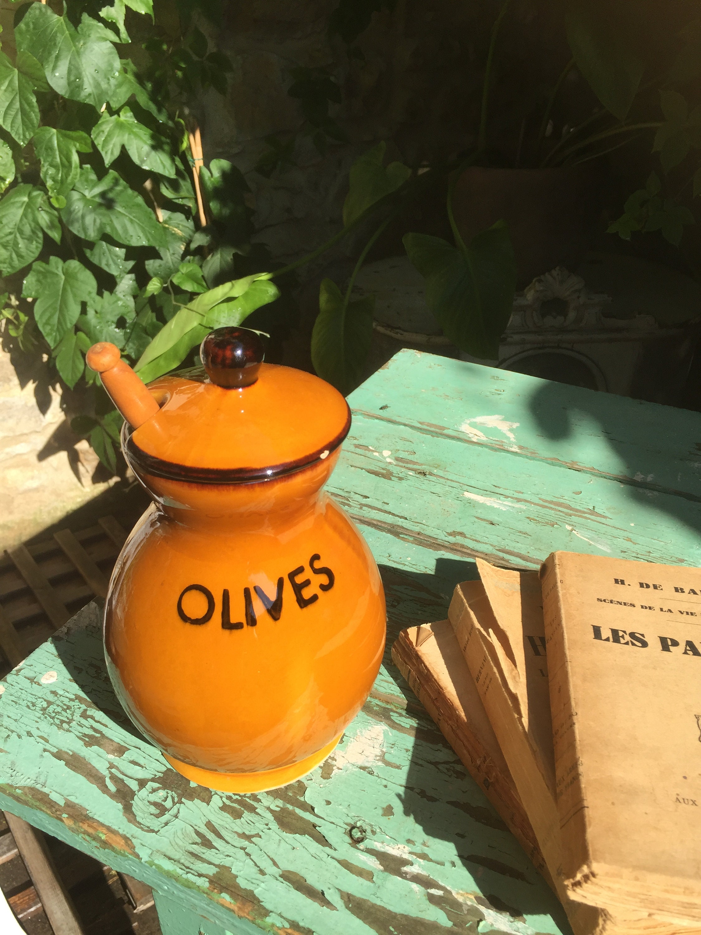 Olive pot and spoon French vintage hand made from Arles, mustard color
