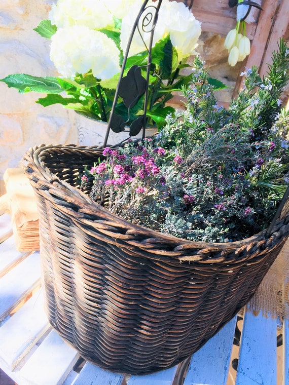 ヴィンテージフランス白磁スープチュリーン: エレガントな足付きスープ