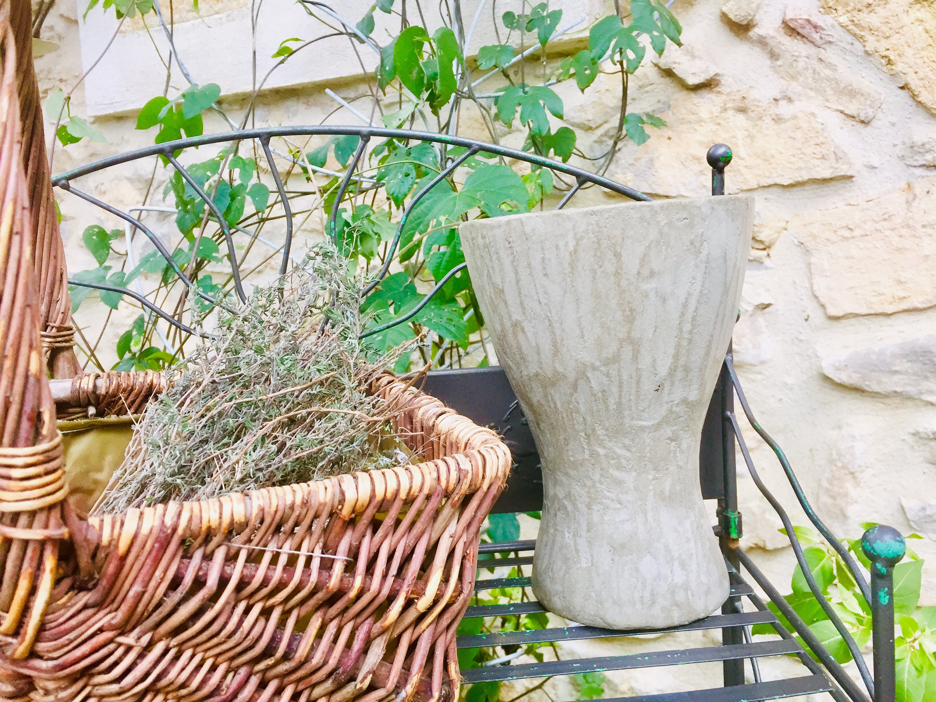 Vase en Verre Recouvert de Ciment Unique Français, Vase Fait à La Main, Industriel Inhabituel Peint 