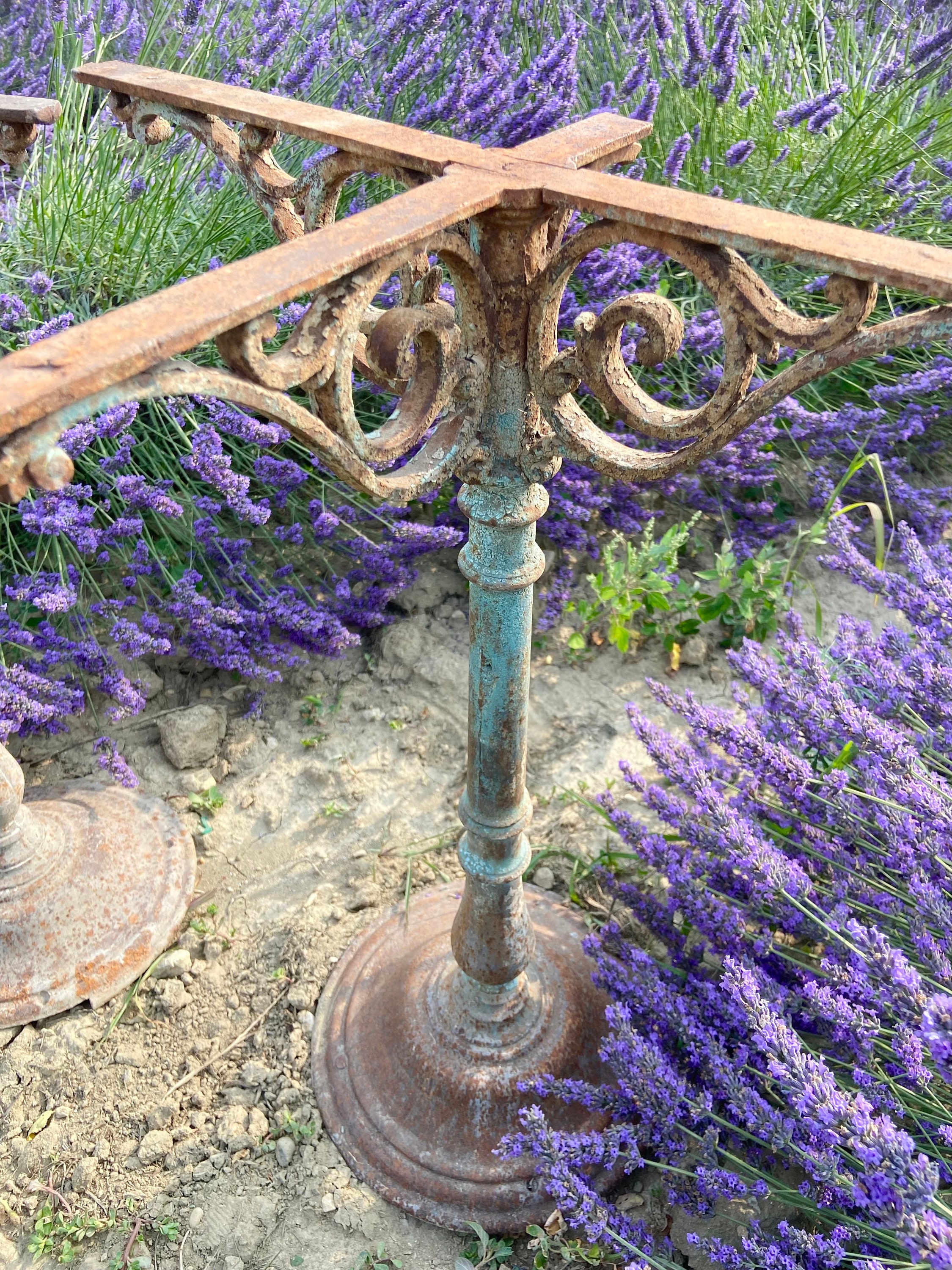 アンティーク鋳鉄製ビストロテーブル脚：1800年代のリノベーション作品