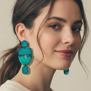 Boucles d'oreilles tendance 3 pouces en argile turquoise, boucles d'oreilles extra longues, boucles d'oreilles tendance de créateur avec motif géométrique, grands pendentifs géométriques