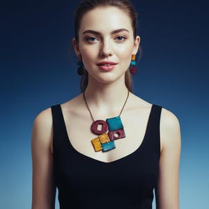 Opvallende statementketting, groot en gedurfd sieraad voor vrouwen, hanger van polymeerklei in de kleuren turquoise, mosterd en bordeauxrood, boho herfstmode afbeelding 1