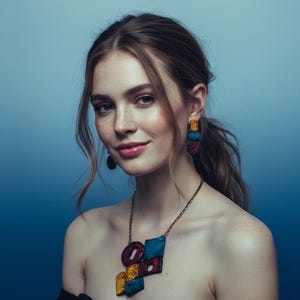 Opvallende statementketting, groot en gedurfd sieraad voor vrouwen, hanger van polymeerklei in de kleuren turquoise, mosterd en bordeauxrood, boho herfstmode afbeelding 5