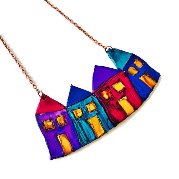 Collier maison coloré, petites maisons en rangée, bijoux artistiques de Terre-Neuve faits à la main à partir de pâte polymère et peints à la main, cadeaux uniques pour elle