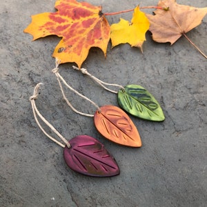 3 rustieke herfstbladornamenten voor planten of kerstboom, polymeerklei decoratie handgeschilderd, boho decor, feestartikelen, gastvrouw cadeau