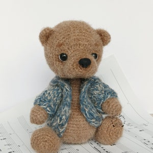 Ours en peluche en laine fait main au crochet image 3