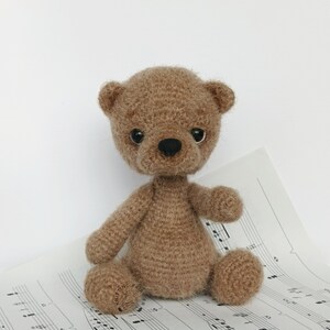 Ours en peluche en laine fait main au crochet image 5