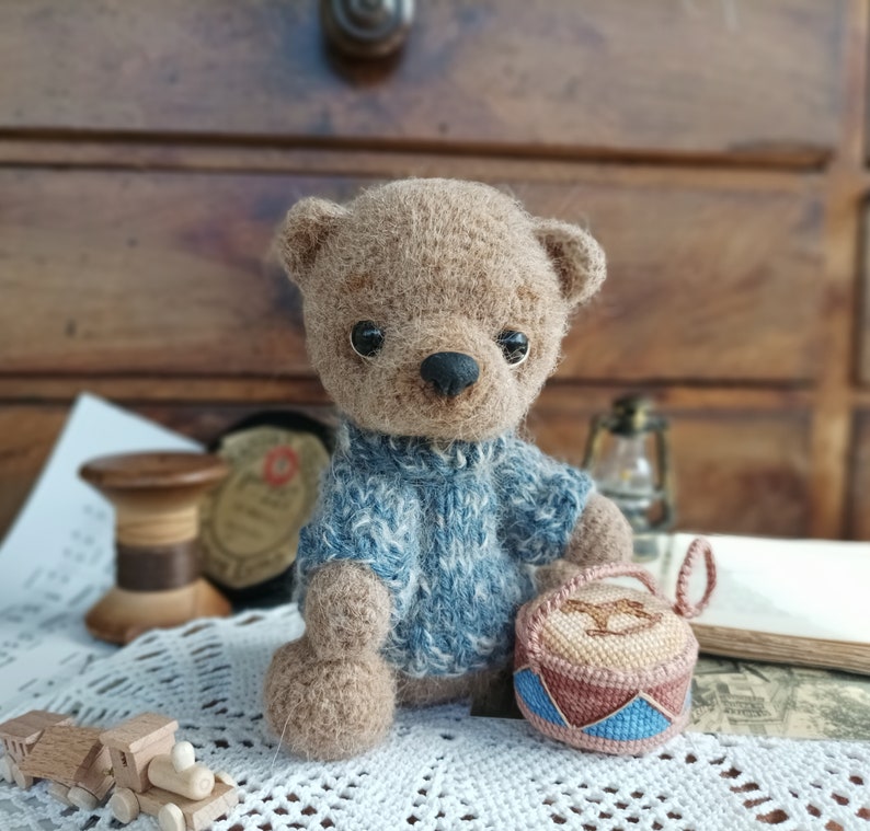 Ours en peluche en laine fait main au crochet image 1