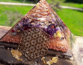 Orgonite Pyramid "Garnet/ Tourmaline pink"