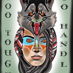 Puede incluir: Ilustración estilo tatuaje que presenta el rostro de una mujer con maquillaje de inspiración nativa americana, superpuesto por la cabeza de un mapache. El mapache tiene la boca abierta, mostrando sus dientes. Las palabras "TOO TOUGH TO HANDLE" están dispuestas verticalmente.