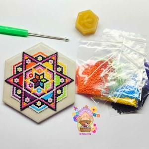 Kit de arte con cuentas de semillas de estrellas arcoíris: mosaico estilo huichol