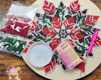 Poinsettia Seed Bead Art Kit: 9&quot; Round Wonder Board