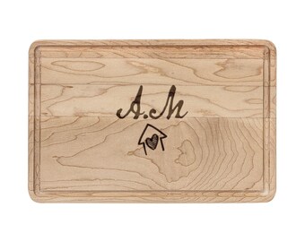 Monogramm Schrift mit Kleines Haus Schneidebrett | Schneidebrett aus Holz mit Gravur