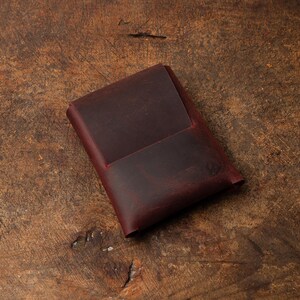 Carteira de couro minimalista para cartões, carteira de bolso feita à mão, mini carteira de couro personalizada, carteira de bolso com 8 compartimentos para cartões e dinheiro, cor vinho